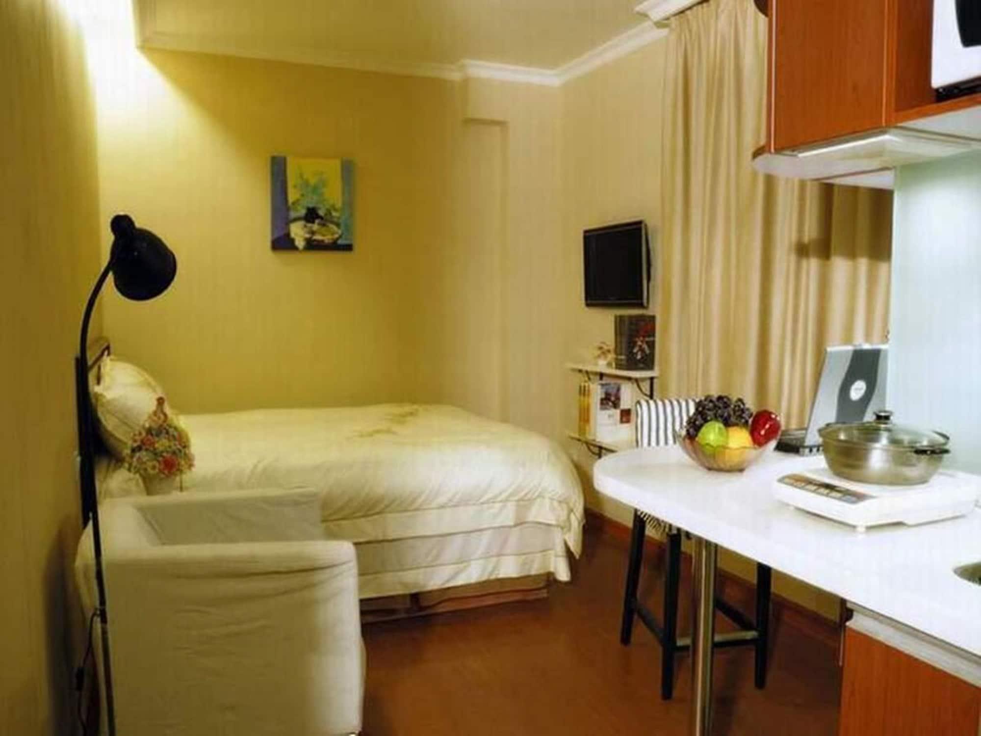 Greentree Hongqiao Airport 3*