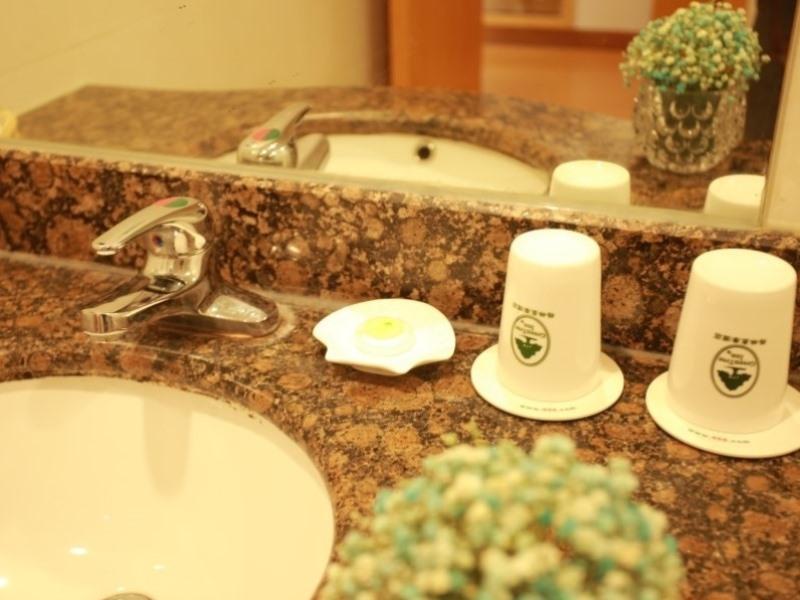 Greentree Hongqiao Airport 3*