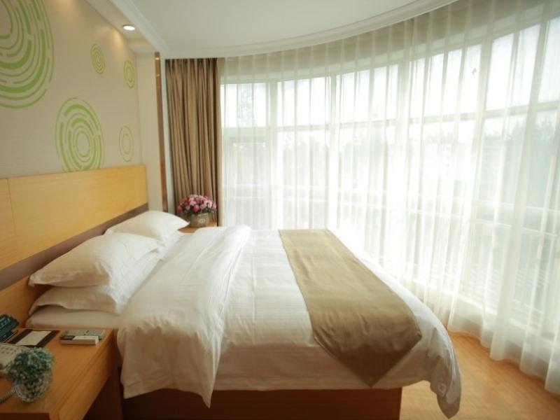 Greentree Hongqiao Airport Hotel