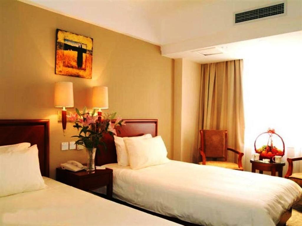 Greentree Hongqiao Airport Hotel 3*