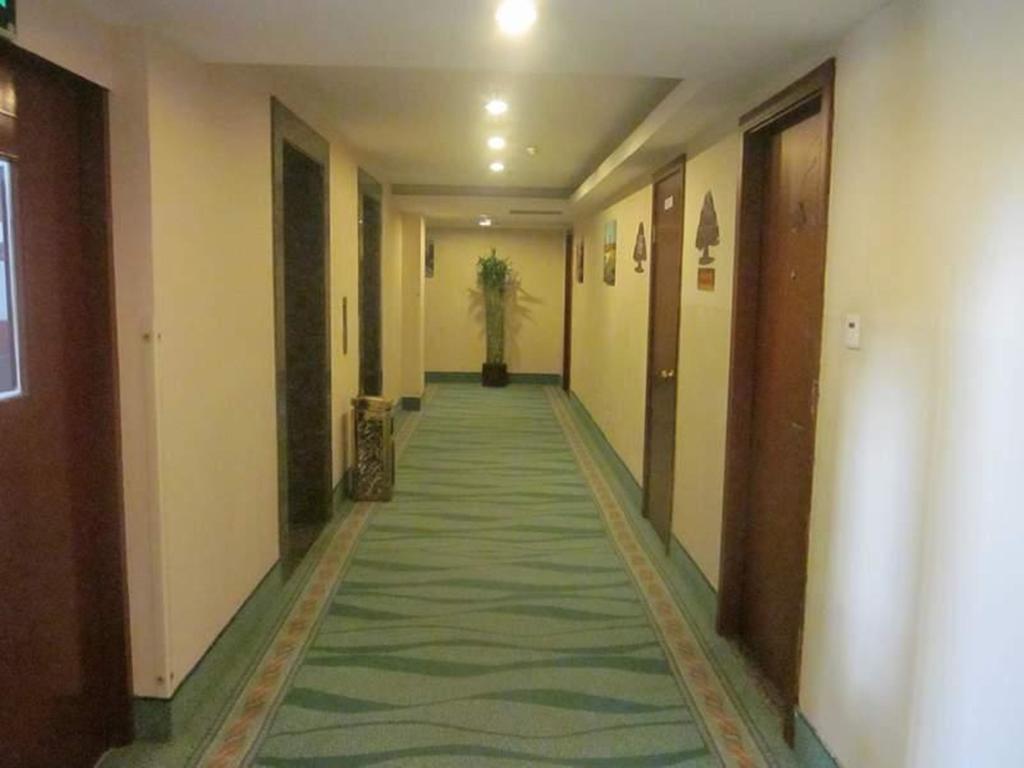 Greentree Hongqiao Airport 3*