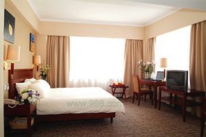 Greentree Hongqiao Airport Hotel