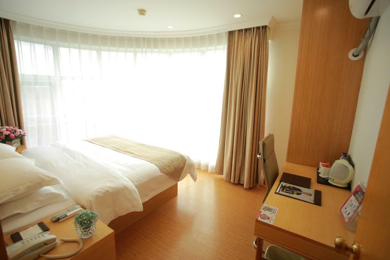 Hotel Greentree Hongqiao Airport