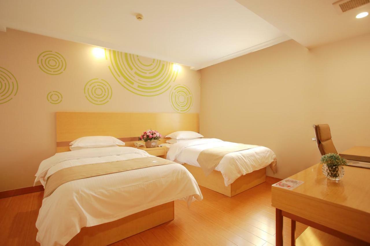 Greentree Hongqiao Airport 3*